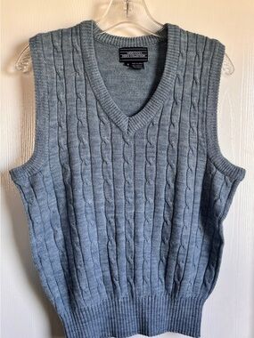 Mervyn’s Men’s Gray Cable-Knit V-Neck Sweater Vest